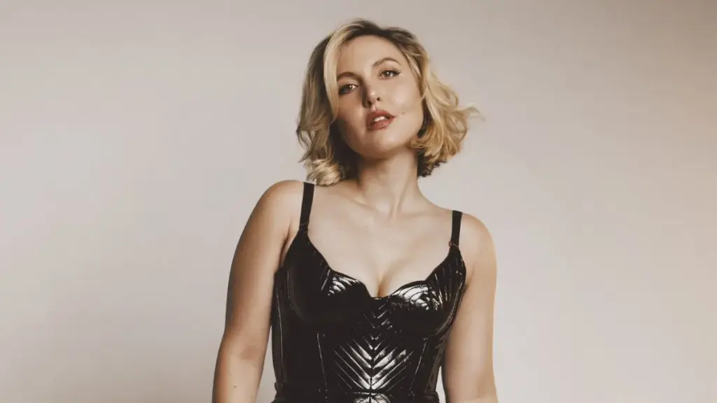 taylor tomlinson — CA news