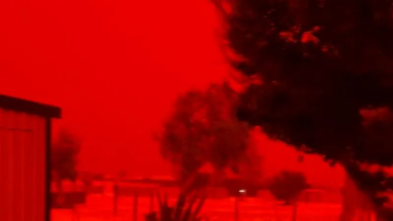 australia cyclone red sky — CA news
