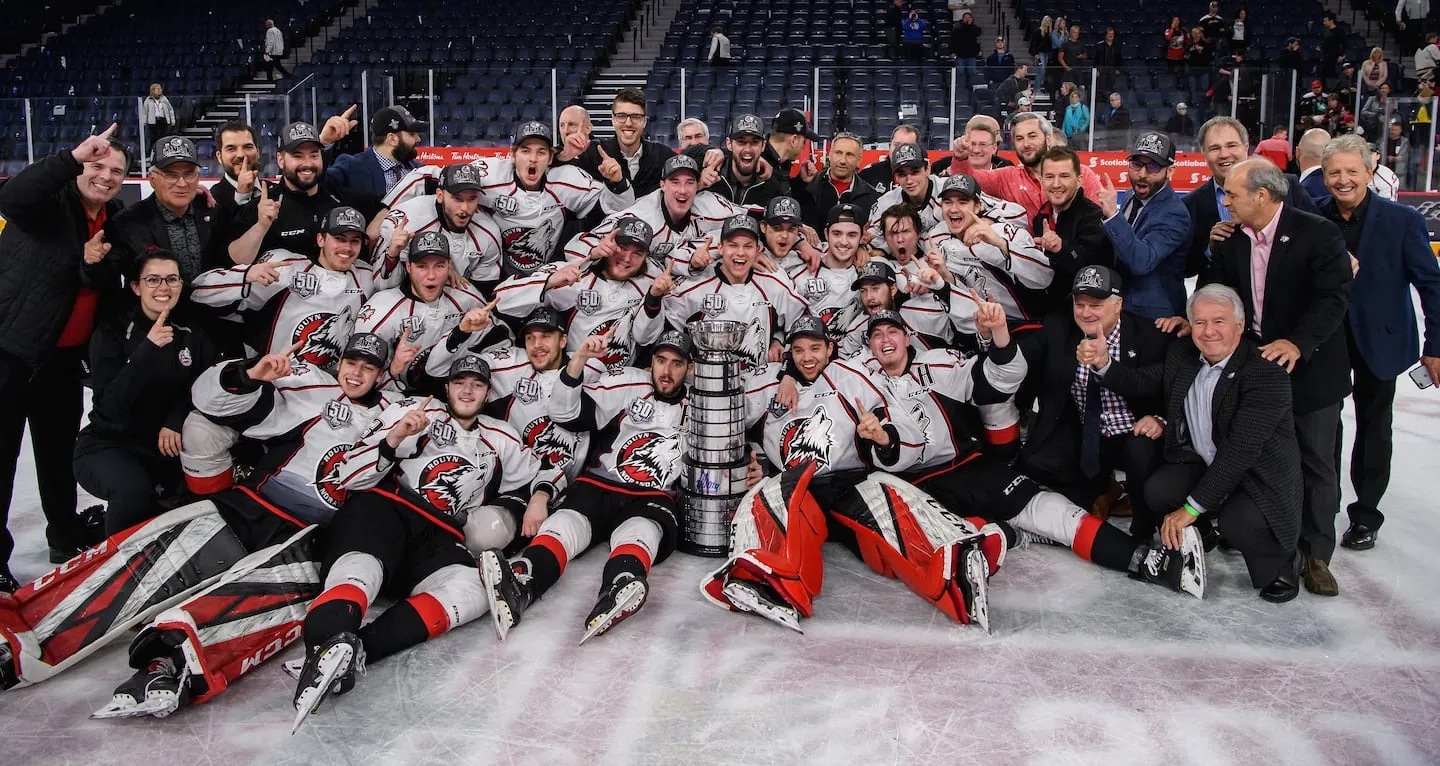 Félix Bibeau et les Huskies de Rouyn-Noranda ont soulevé la coupe Memorial, à Halifax, en 2019.