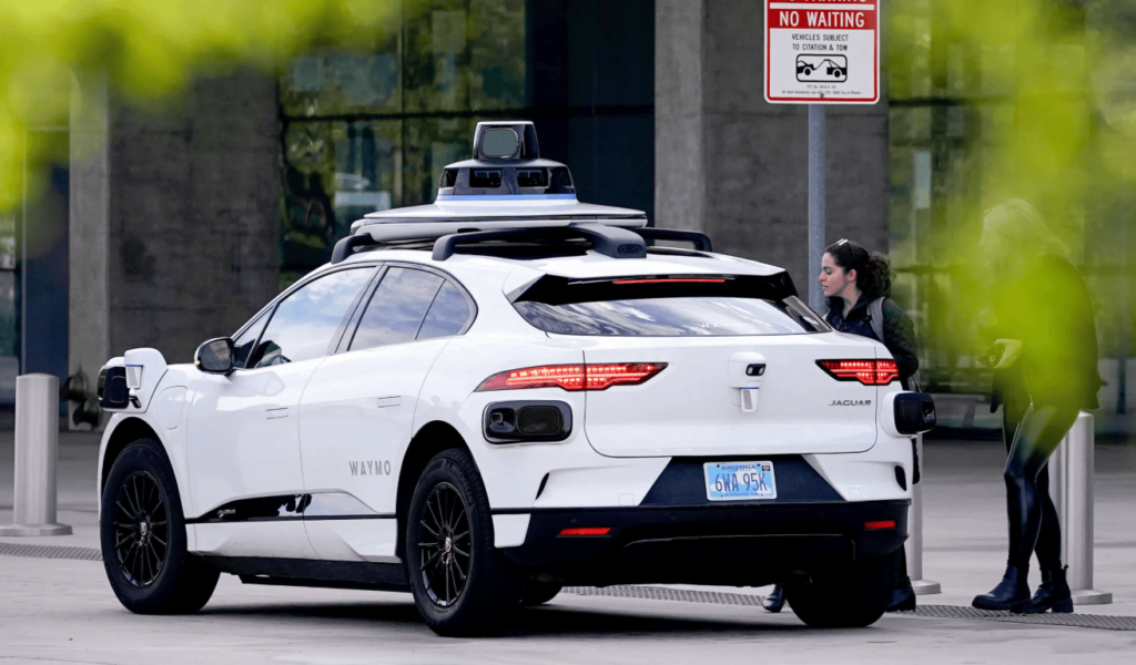 Robotaxi guide for autonomous rides and city availability image 2