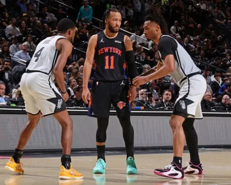 De'Aaron Fox and Stephon Castle guard Jalen Brunson during an NBA Cup game earlier this season