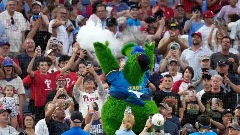 Philadelphia welcomes LeBron James to 76ers with fan celebrations image 1