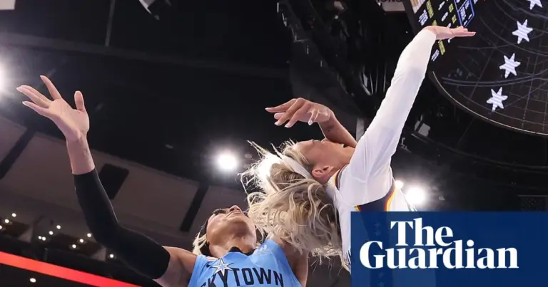 Chicago’s DiJonai Carrington ejected after hard foul on Sophie Cunningham