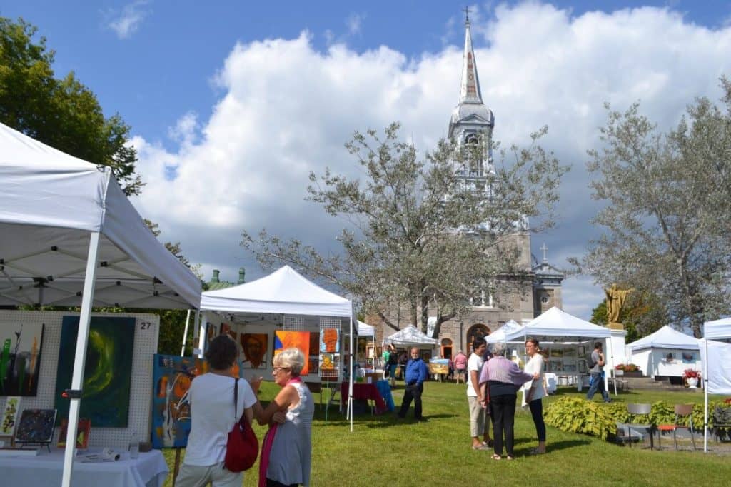 Visiteurs, acheteurs et artistes au rendez-vous