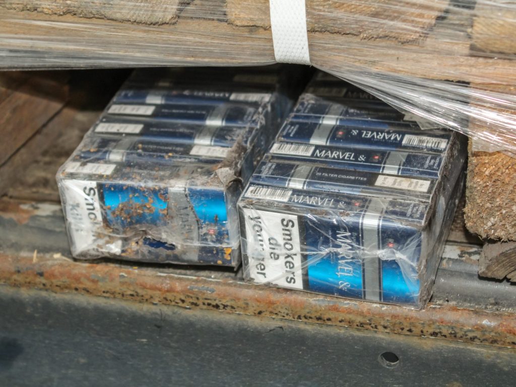Perquisitions à Saint-André-Avellin | 17 900 cigarettes de contrebande découvertes