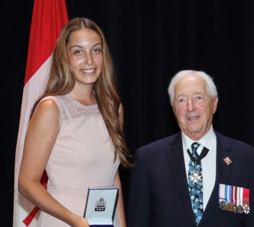 Une jeune Avellinoise reçoit la médaille du lieutenant-gouverneur pour la jeunesse
